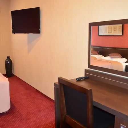 Ξενοδοχείο Pik 3*